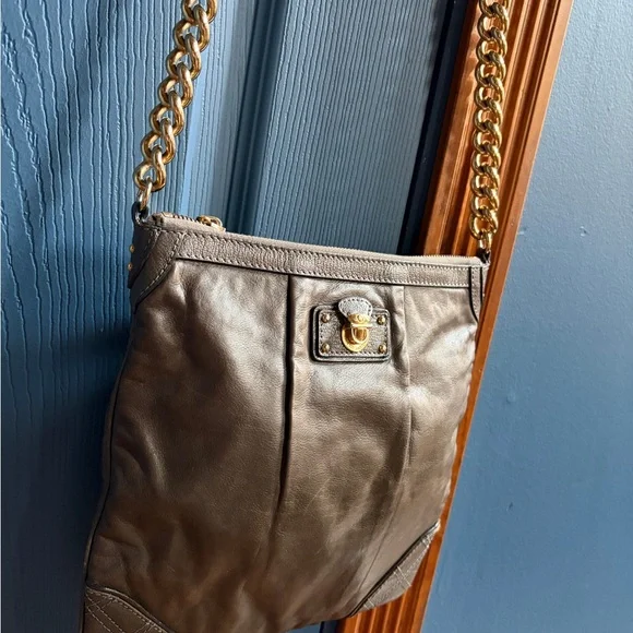 Marc Jacobs Leather Crossbody Bag with Gold Chain Strap - Army Green - Picture 4 of 4